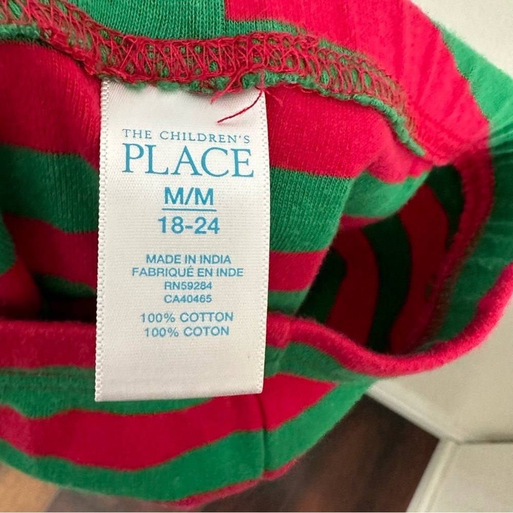 Size 18-24M The Children’s Place Kids Elf Christmas Pajama Set - Picture 6 of 6